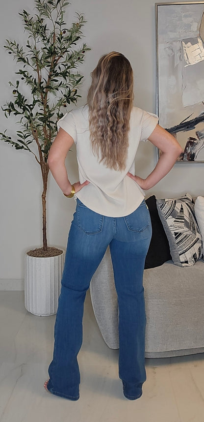 Vaqueros con corte tipo bota Bella